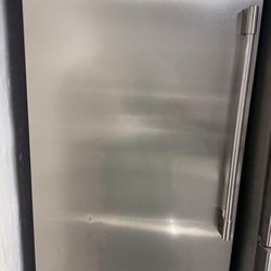 33 Inch Freezer , Internal Ice Maker