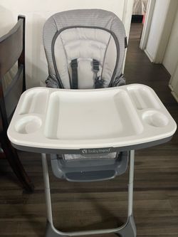 Baby chair Excellent condition pick up Raseda and vanowen