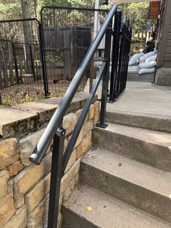 Black outside rail.