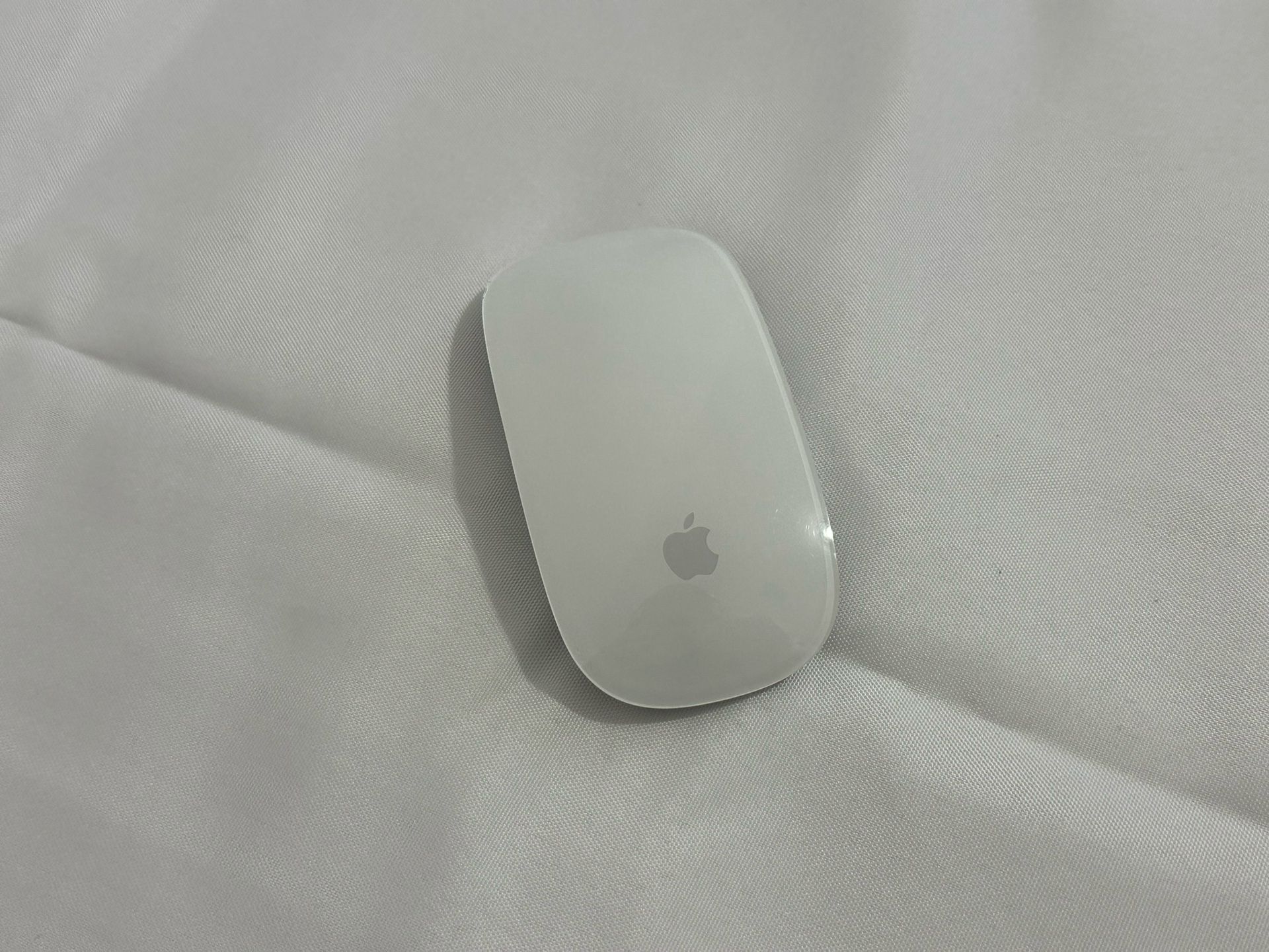 Apple Magic Mouse – Wireless Bluetooth (Gently Used)