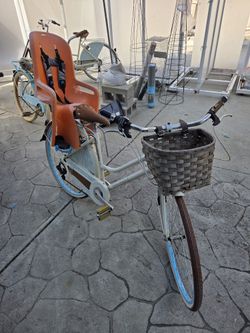 Main Street European Dutch Style White Cream Bicycle With Thule Child Seat Shimano Brakes