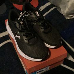 Puma Womens Skyrocket Sneakers Black White Running Shoes size 10 women’s men’s size 8.5 new with box