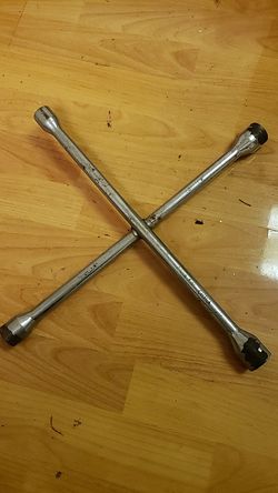 4 way lug wrench