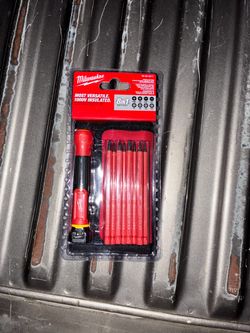 Milwaukee 8-in-1 Insulated Multi-Bit Screwdriver Set