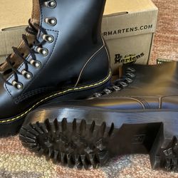 Brand New Dr. Martens Women's Leona Size 7 Boots
