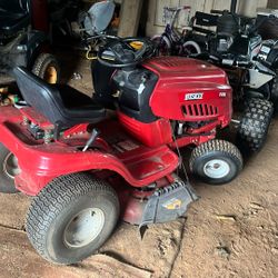 2022 Husky Ride Mower 42 Inch Cut Runs And Bows. Great Nothing Wrong With It Ready To Go.