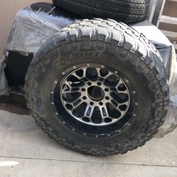 37x13.5 -20 Fuel Rim And Tire