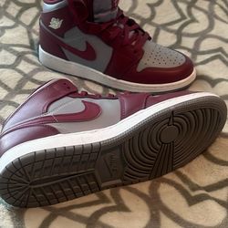 Air Jordan 1 Mid 7y