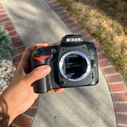 Nikon D90 Digital SLR Camera Body