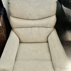 EVERYTHING MUST GO! ✨ TWO COMFY ARMCHAIRS FOR SALE – La-Z Boy Recliner + Sofa Chair ✨