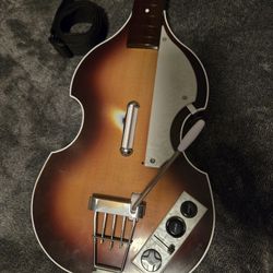 XBOX 360 - The Beatles: Rock Band Hofner Bass 'Paul McCartney' Wireless Controller 
