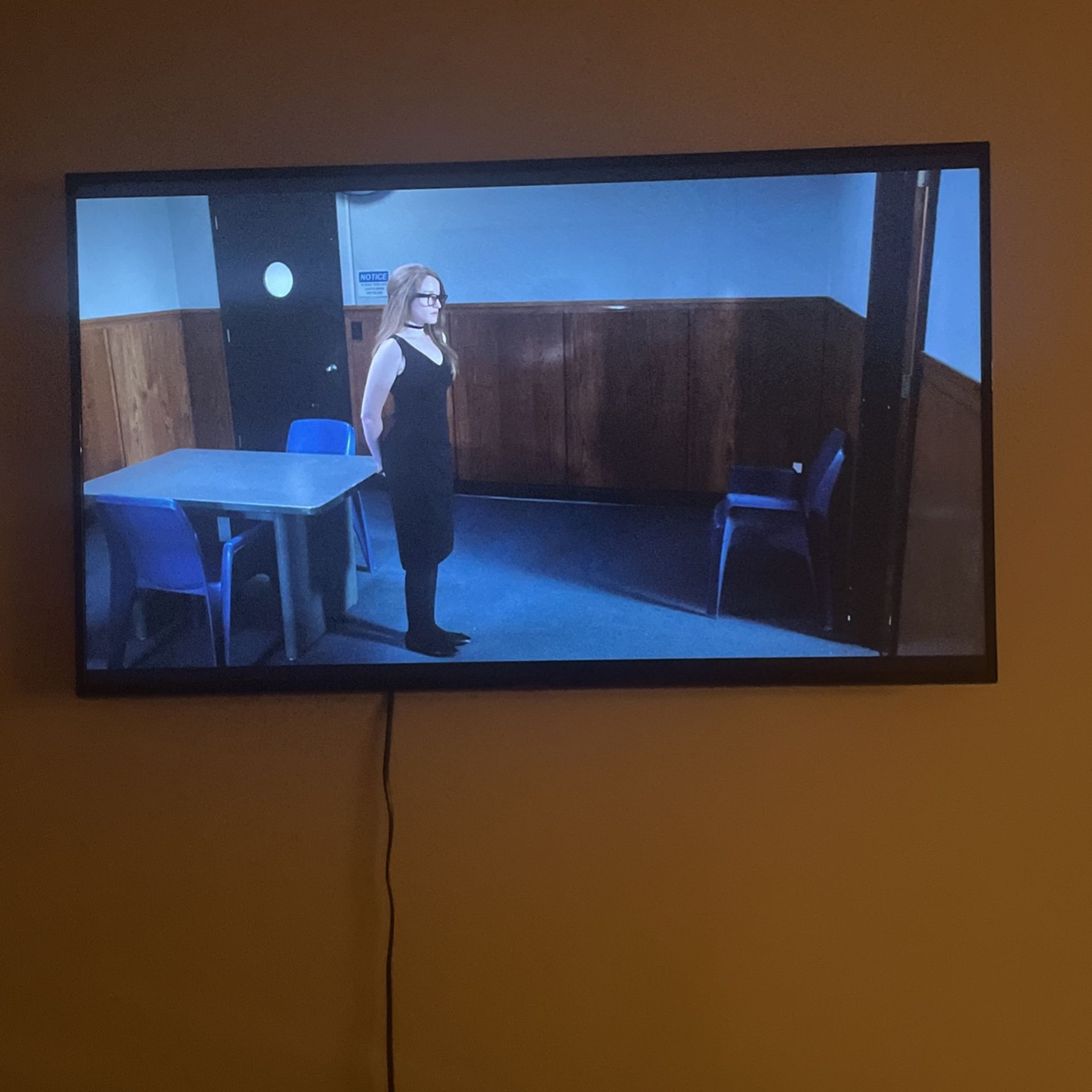 50 Inch Samsung Flatscreen Very Light