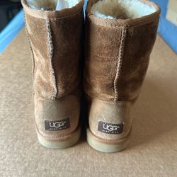 Ugg Classic Short Boot Size 7