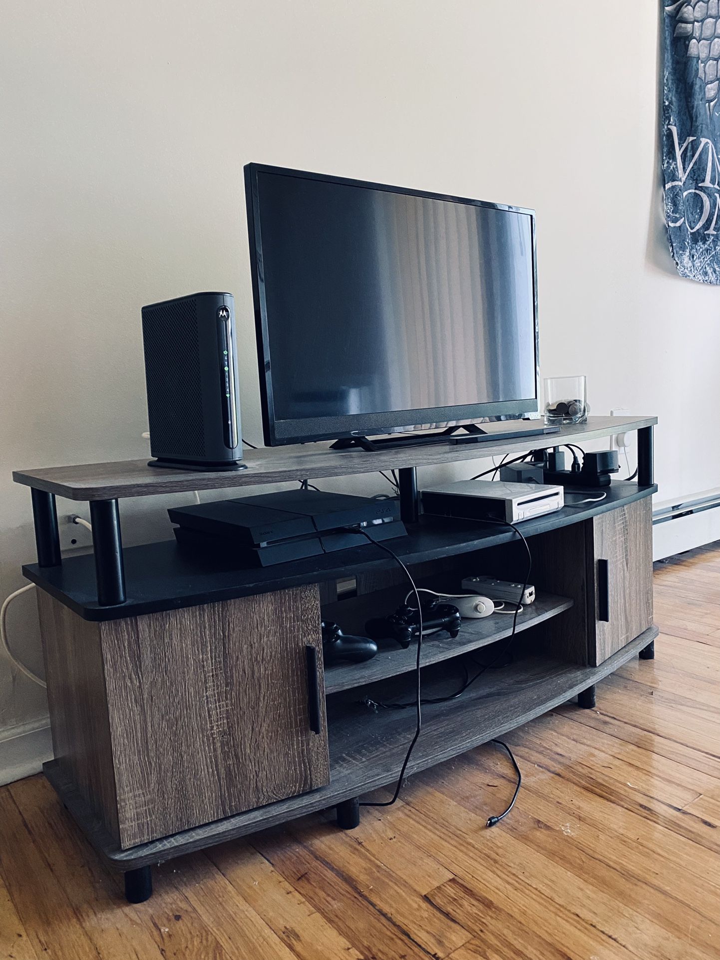 Vizio 28 Inch Smart TV with Remote