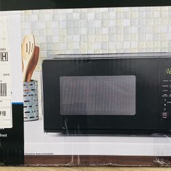 Mainstays 0.7 Cu ft Countertop Microwave Oven, 700 Watts, Black