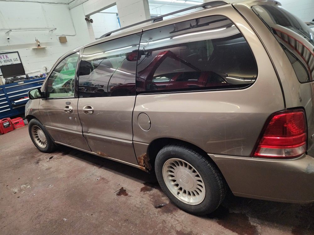 2004 FORD MINIVAN