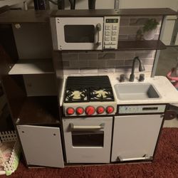 Play Kitchen