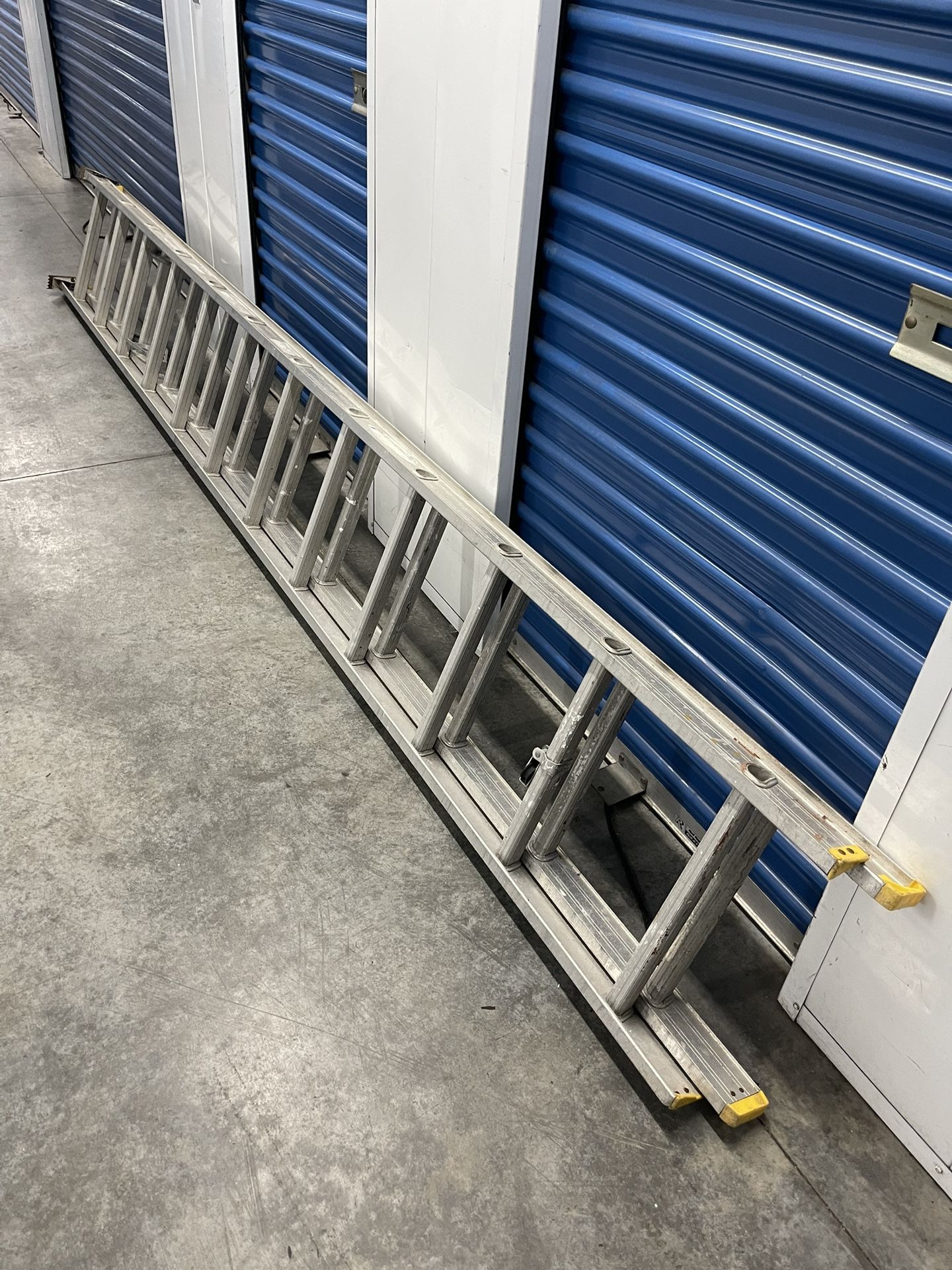 Aluminum Extension Ladder 28’ Or 14’ Compacted.