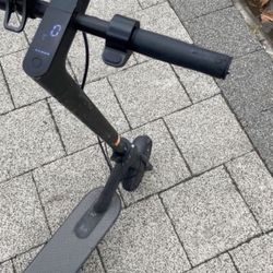 Electric scooter 
