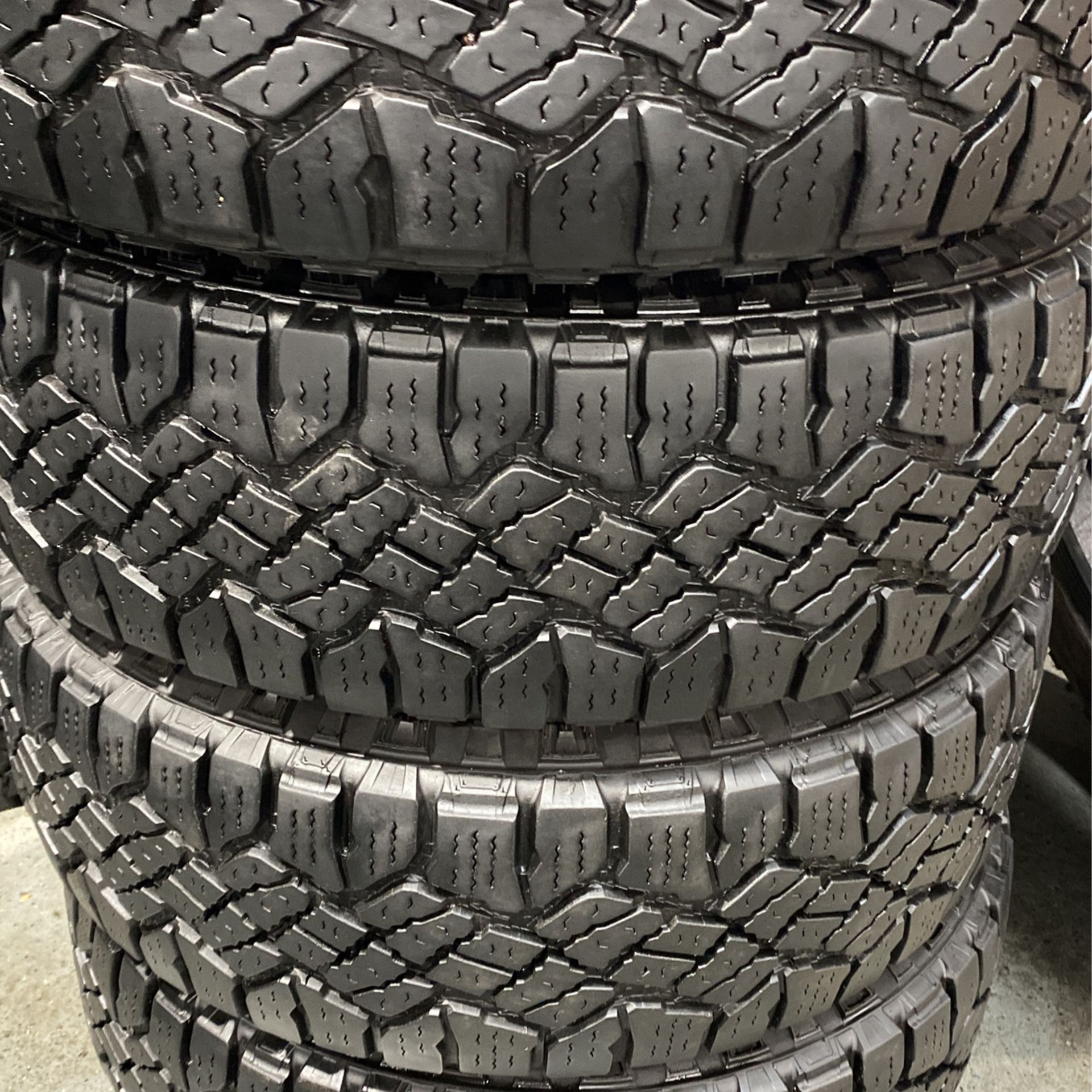 Set Of 4 Matching Tires Goodyear Wrangler Duratrac Size 265/70R17 for Sale  in Burnham, IL - OfferUp
