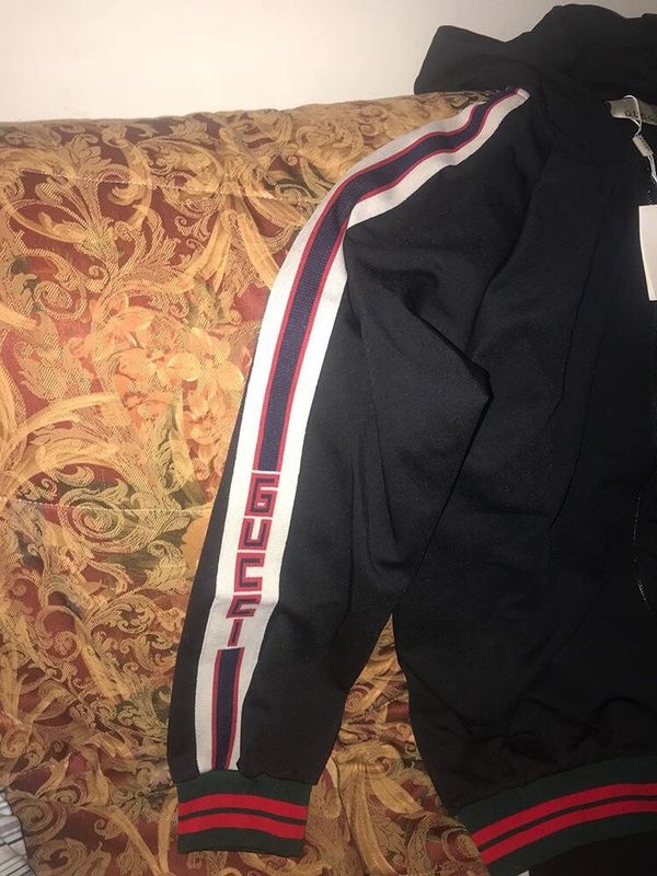 Gucci Sweat Suit for Sale in Philadelphia, PA - OfferUp