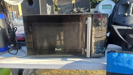 Avanti Black Countertop Microwave