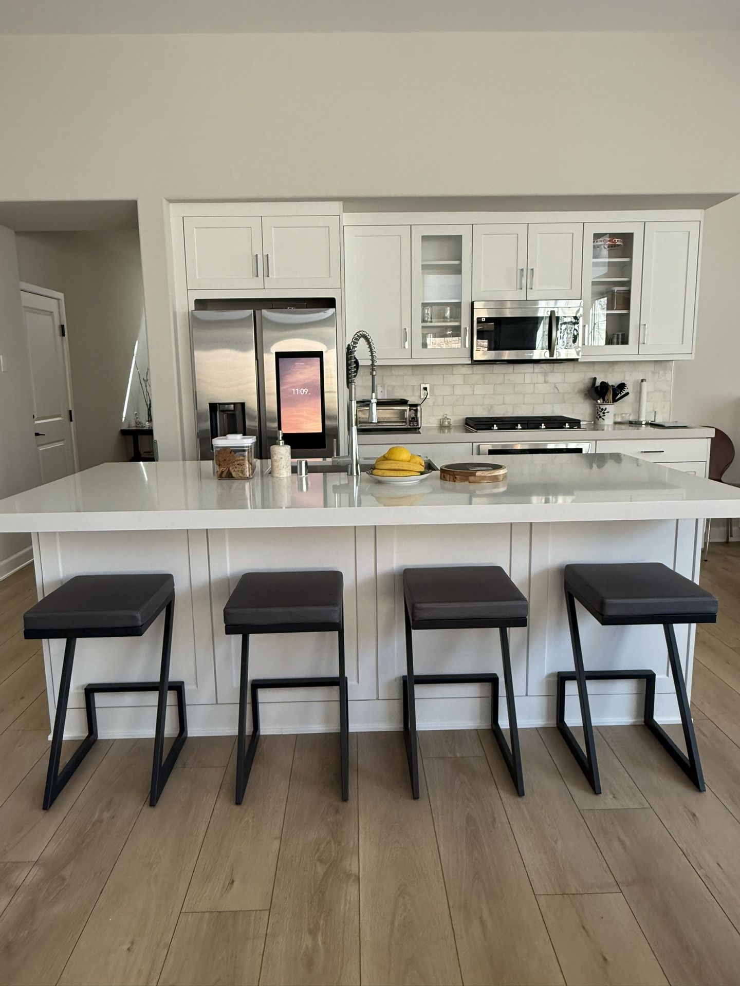Counter-height Bar Stool