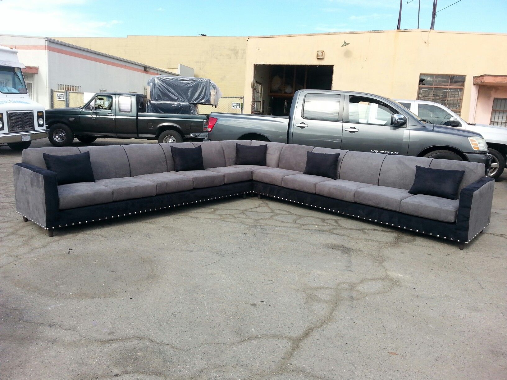 NEW 13X13FT CHARCOAL MICROFIBER COMBO SECTIONAL COUCHES