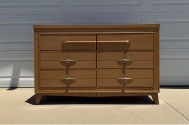 6 Drawer Mid Century Dresser / Made By: L. A. Period Furniture