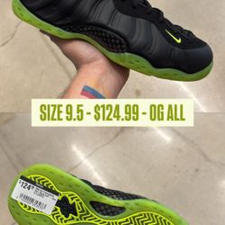 NIKE AIR FOAMPOSITE ONE BLACK VOLT SIZE 9.5
