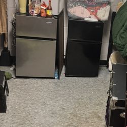 black mini fridge dorm 