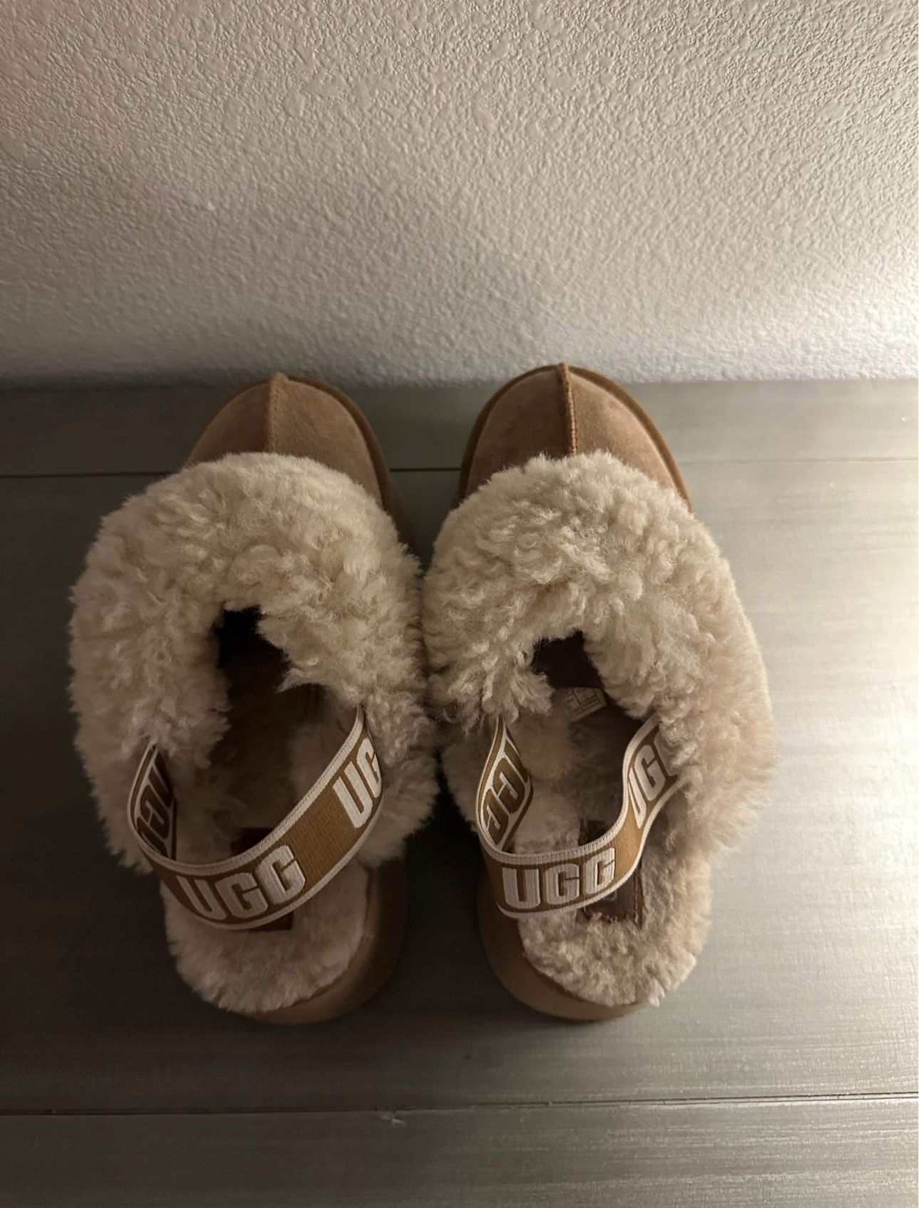 UGG Funkette Platform Slippers - Women's 6 / Kids 4 - Great Condition