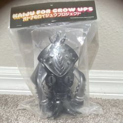 Ika-Gilas Wonderwall Kaiju For Grow Ups Silver/Black Vinyl Figure 2006