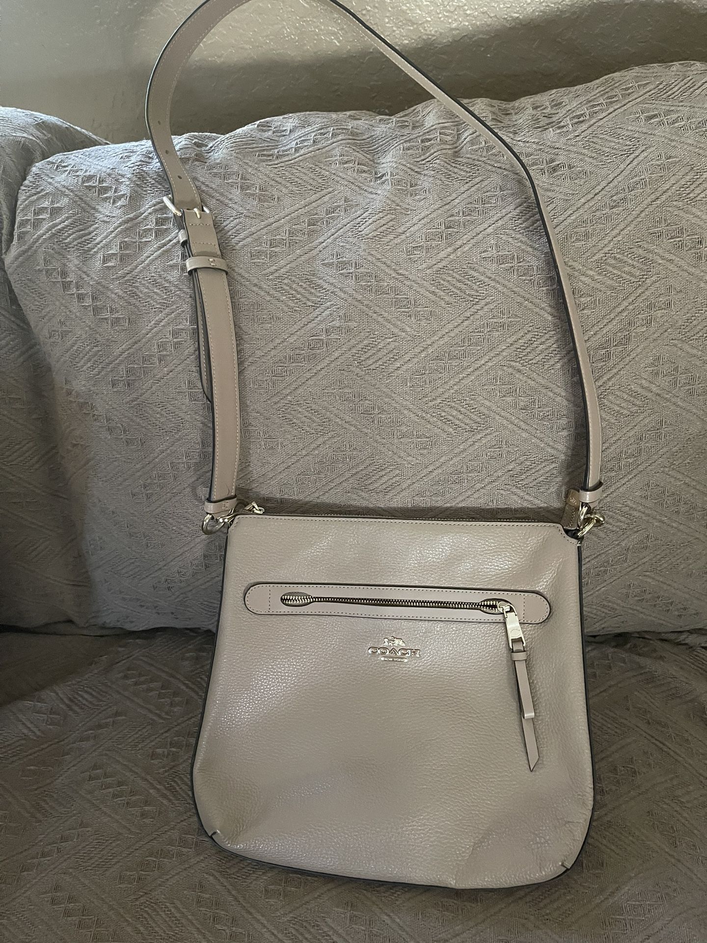 Bolsa Couch