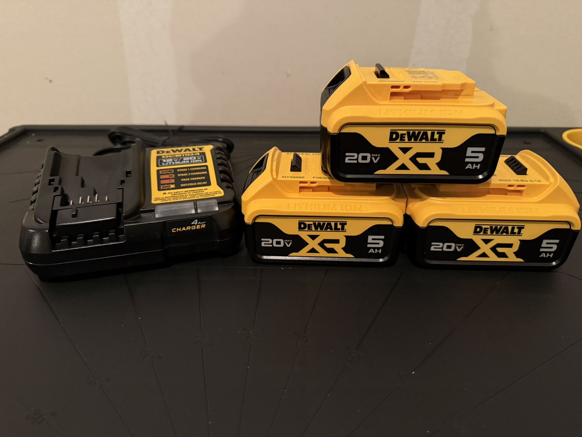 DEWALT 3x DCB205 5AH Batteries and DCB1104 4amp Charger
