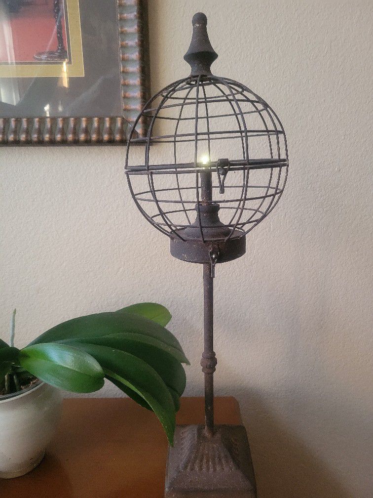 Rusted vintage decorative iron table lamp