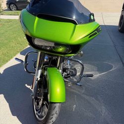 2017 Harley Road Glide - Milwaukee 8, Custom Paint