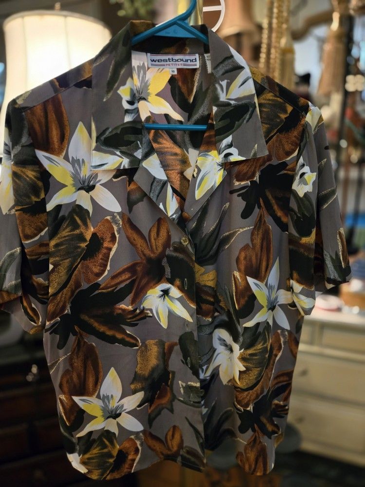 WT# 1083 Women's Medium Westbound Petites Short Sleeve  Button  Front Blouse 