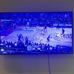 55 In Smart Tv LG , Comes With Wall Mount