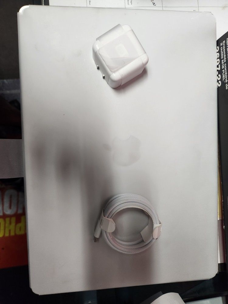 Apple Macbook Air 15" 16gb Mem. Mdm Lock
