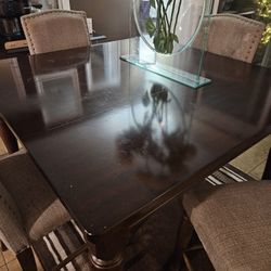 Dining Room Table w/4 Chairs 