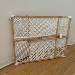 Wooden Adjustable Baby Gate 24-42 Inches 