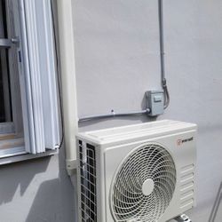 Mini Split (Air Conditioner)
