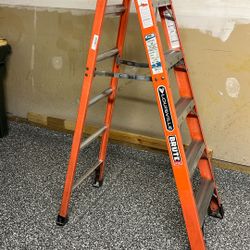 6’ Fiberglass Ladder