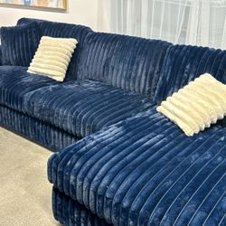 Zenit Sectional Sofa w/4 Pillows
ACME$10 Down Payment And Financing Available