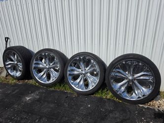 Set of 4 Chrome Wheels with Tires