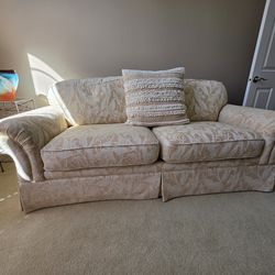 Creamy Sofa with Pillow by Flexsteel 
84"w x 37"d x 20"h