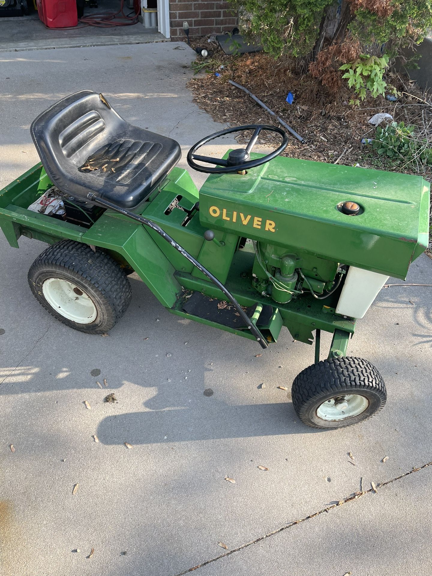 Oliver tractor/lawnmower