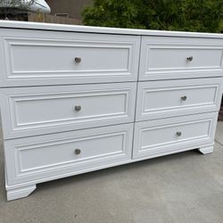 White Dresser Chest of Drawers Furniture Excellent Condition 