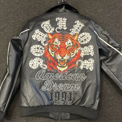 BLACK LEATHER JACKETT